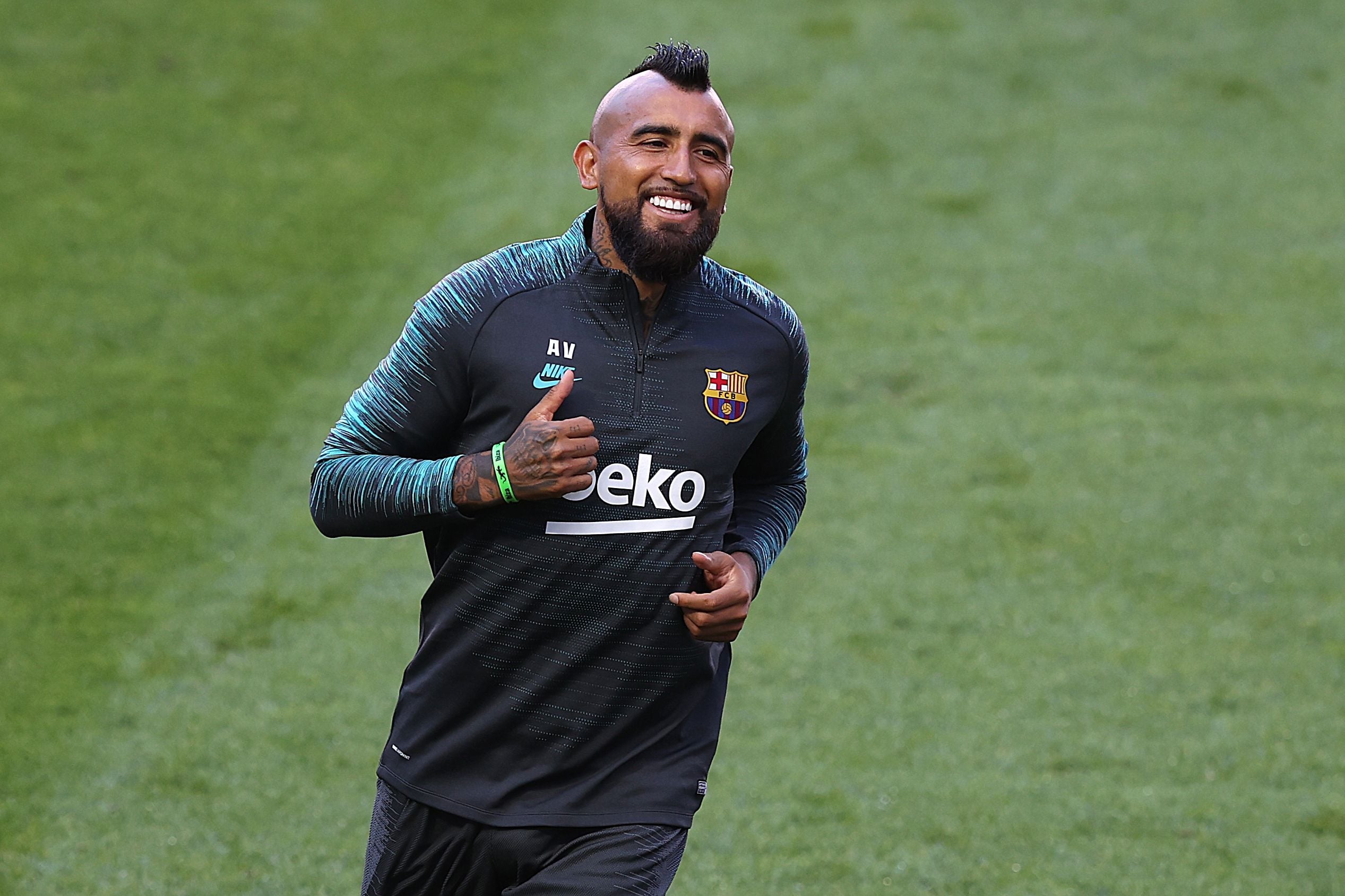 Pesepak bola Arturo Vidal