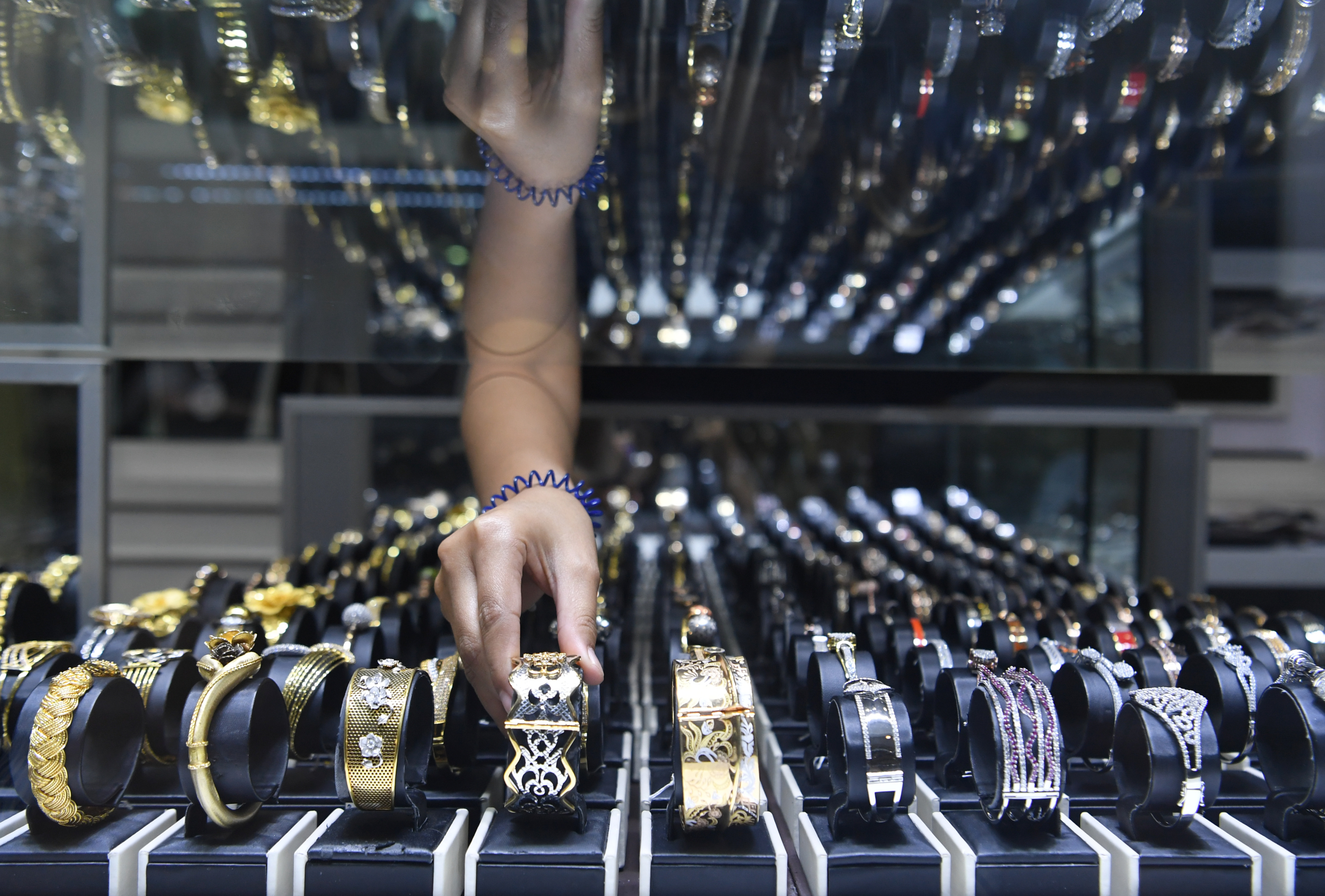 Harga emas mengalami penurunan 