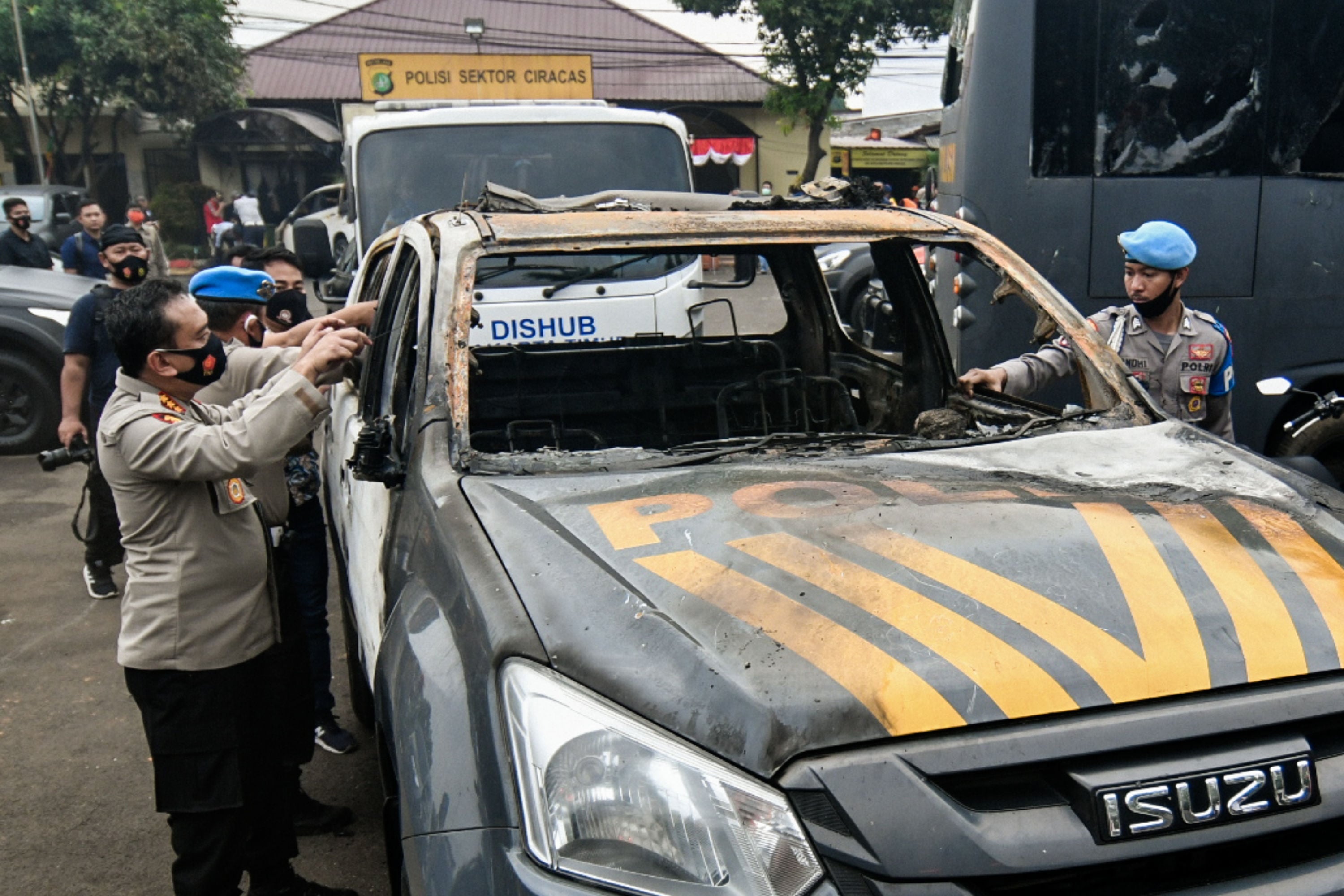 Suasana olah TKP di Polsek Ciracas, Jakarta Timur, Sabtu (29/8/2020).