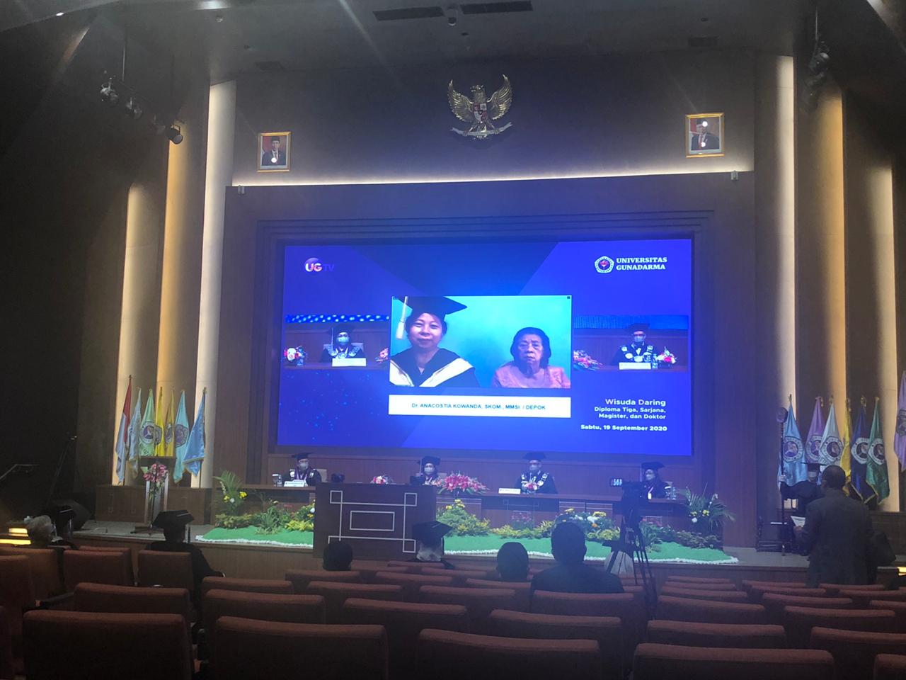 Acara Wisuda Universitas Gunadarma daring yang diikuti oleh 433 orang wisudawan dan wisudawati dibagi dalam dua sesi. 