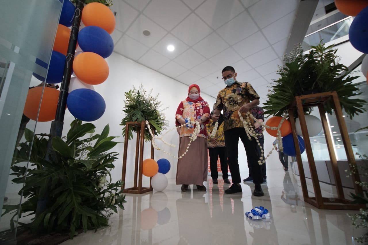 Dengan membuka kantor baru di Surabaya, Jawa Timur, mereka berharap bisa membantu ekonomi Indonesia.