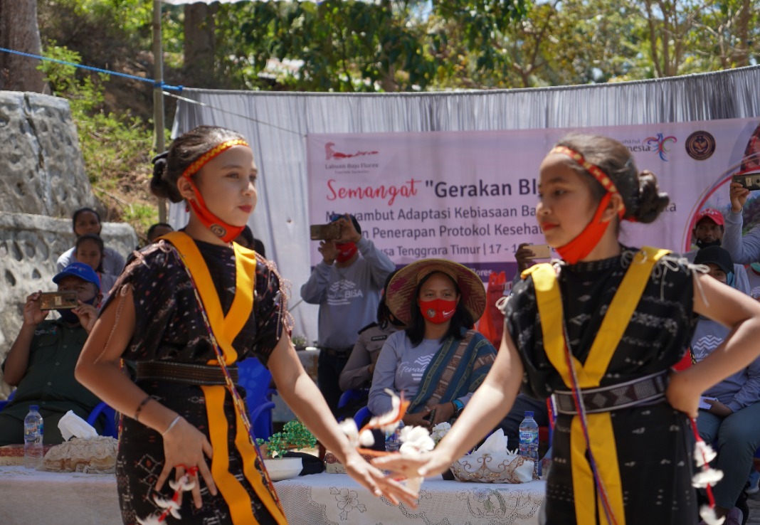 Sajian seni budaya di lokasi destnasi wisata di wiayah Provinsi Nusa Tenggara Timur.