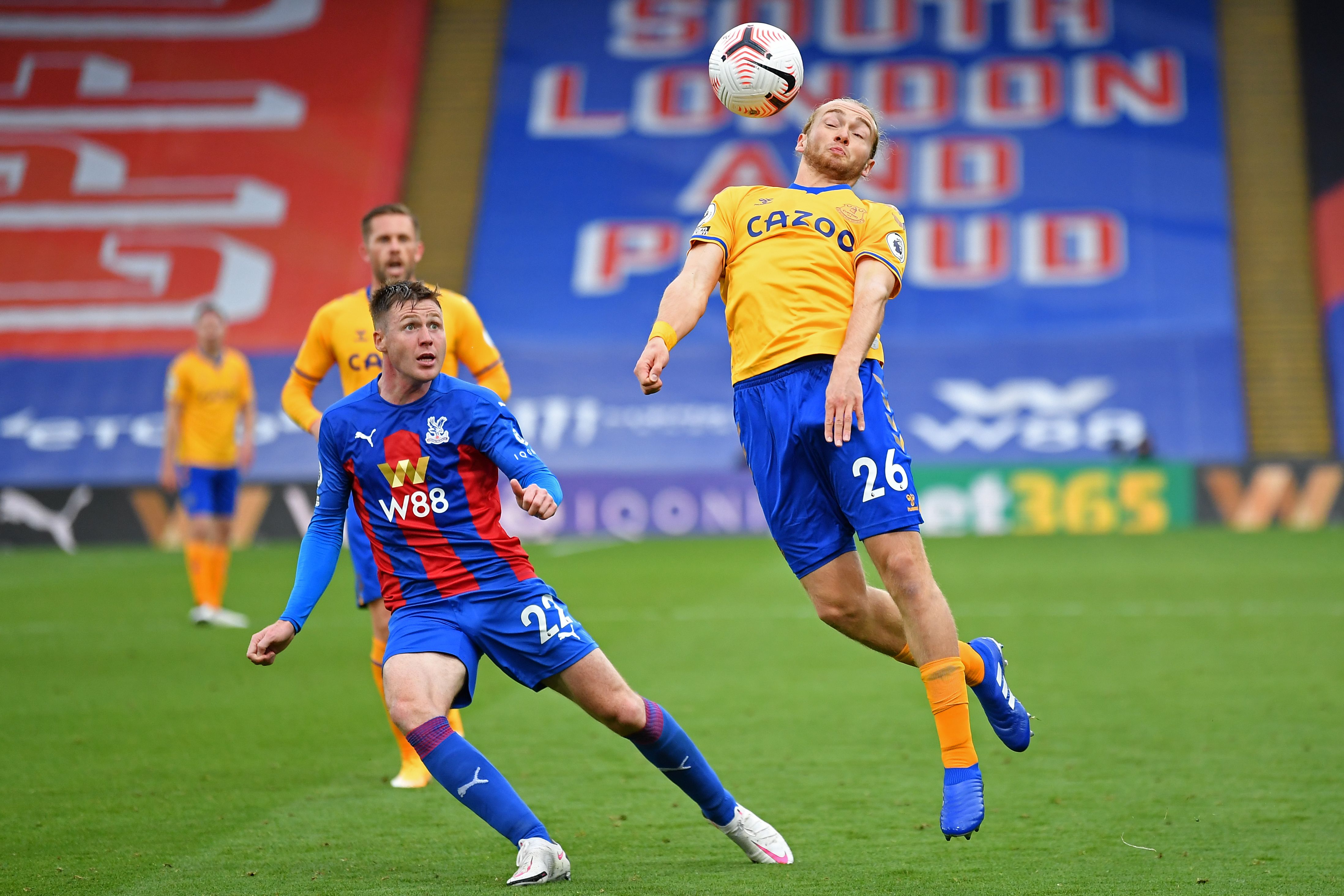 Pertandingan Everton (kostum kuning) melawan Crystal Palace di Selhurst Park, Sabtu (26/9/2020)
