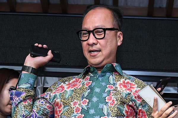 Agus Gumiwang Kartasasmita, Menteri Perindustrian.