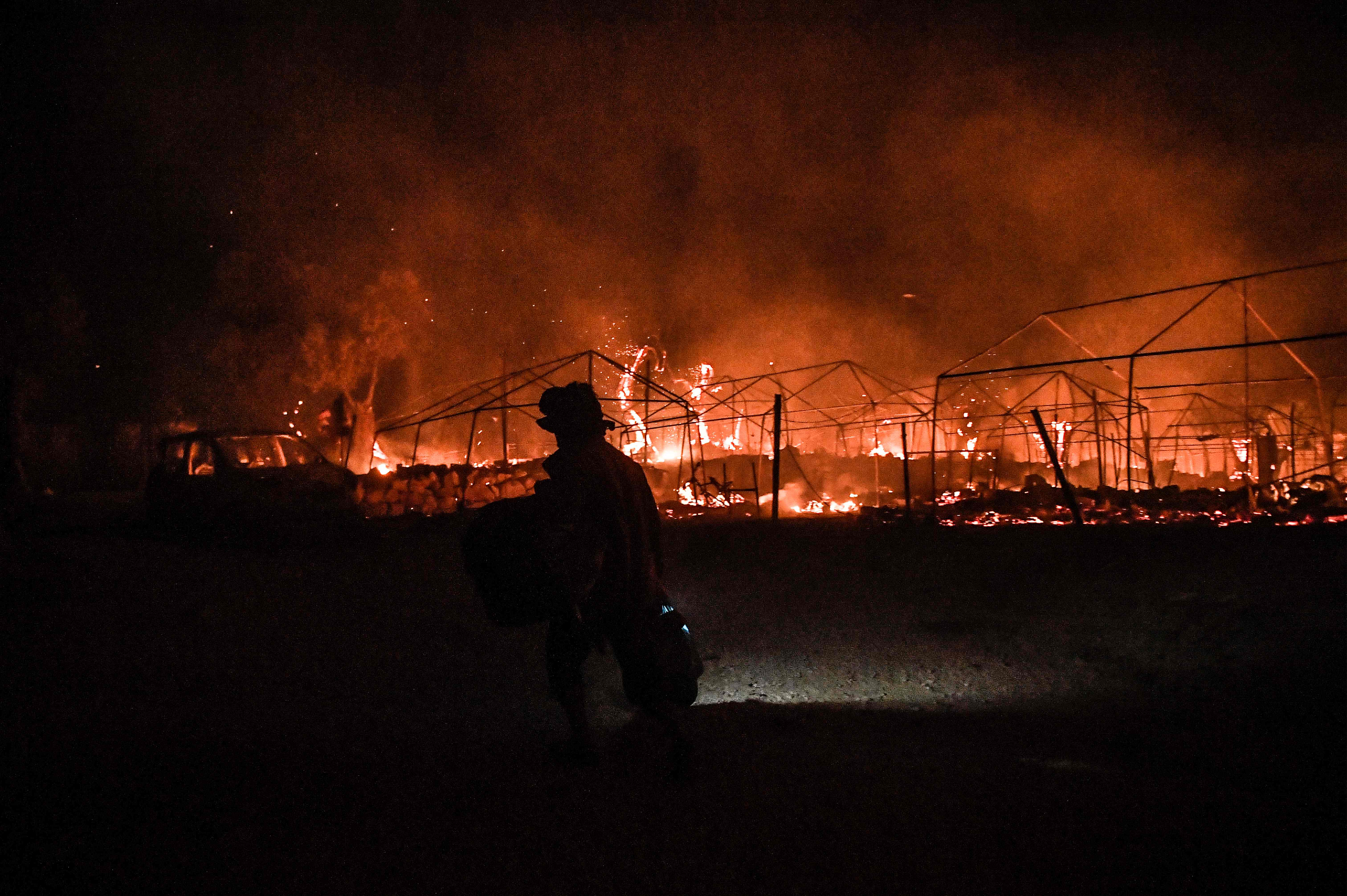 Kebakaran melanda kamp pengungsian Moria di Pulau Lesbos, Yunani.