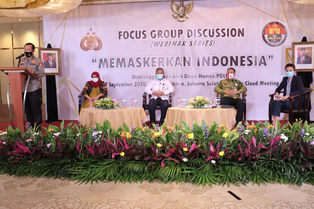 Webinar dengan tema “Memaskerkan Indonesia”, di Jakarta Selatan, Kamis (17/9).