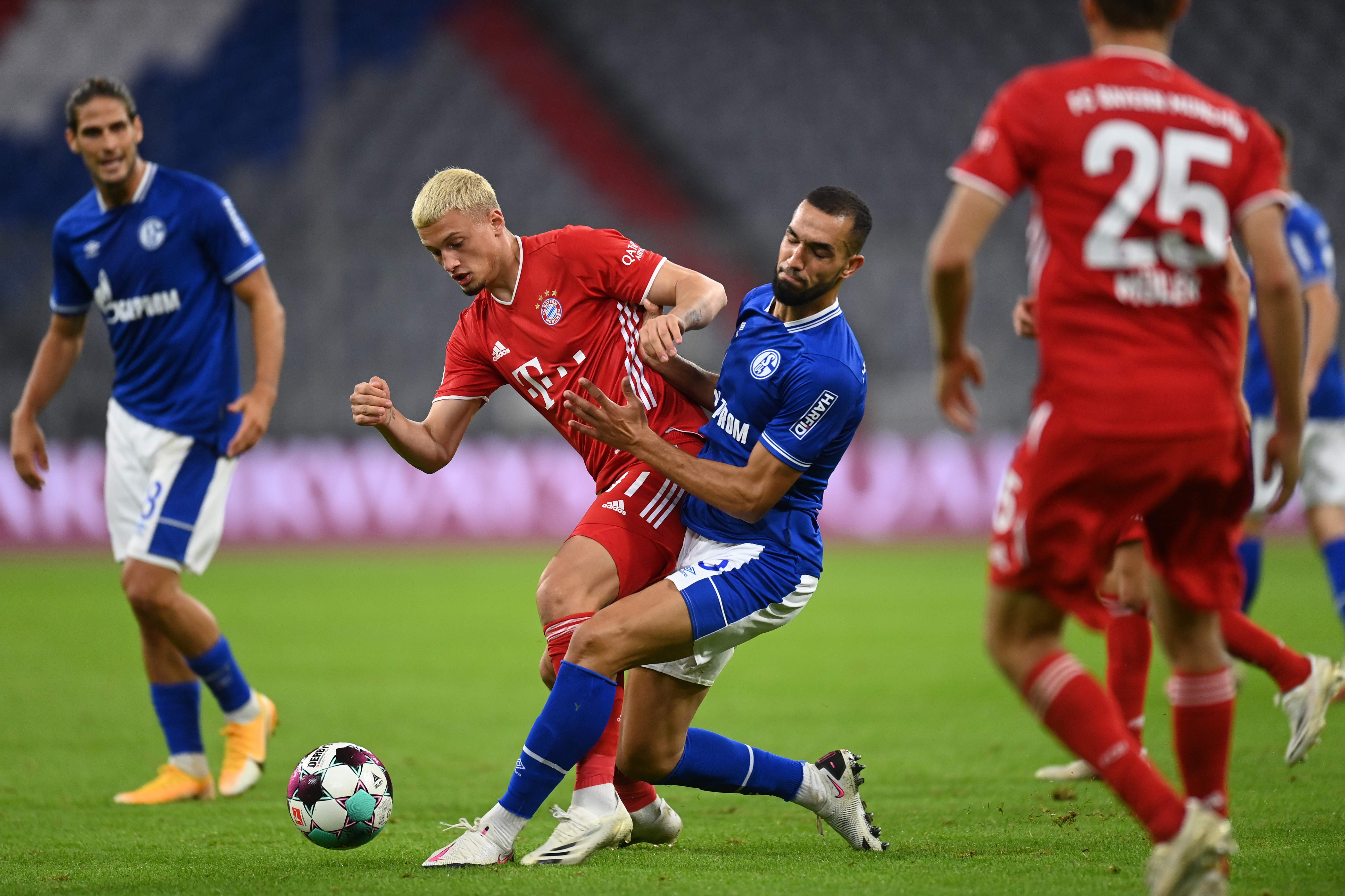 Laga Bundesliga antara Bayern Muenchen dan Schalke.