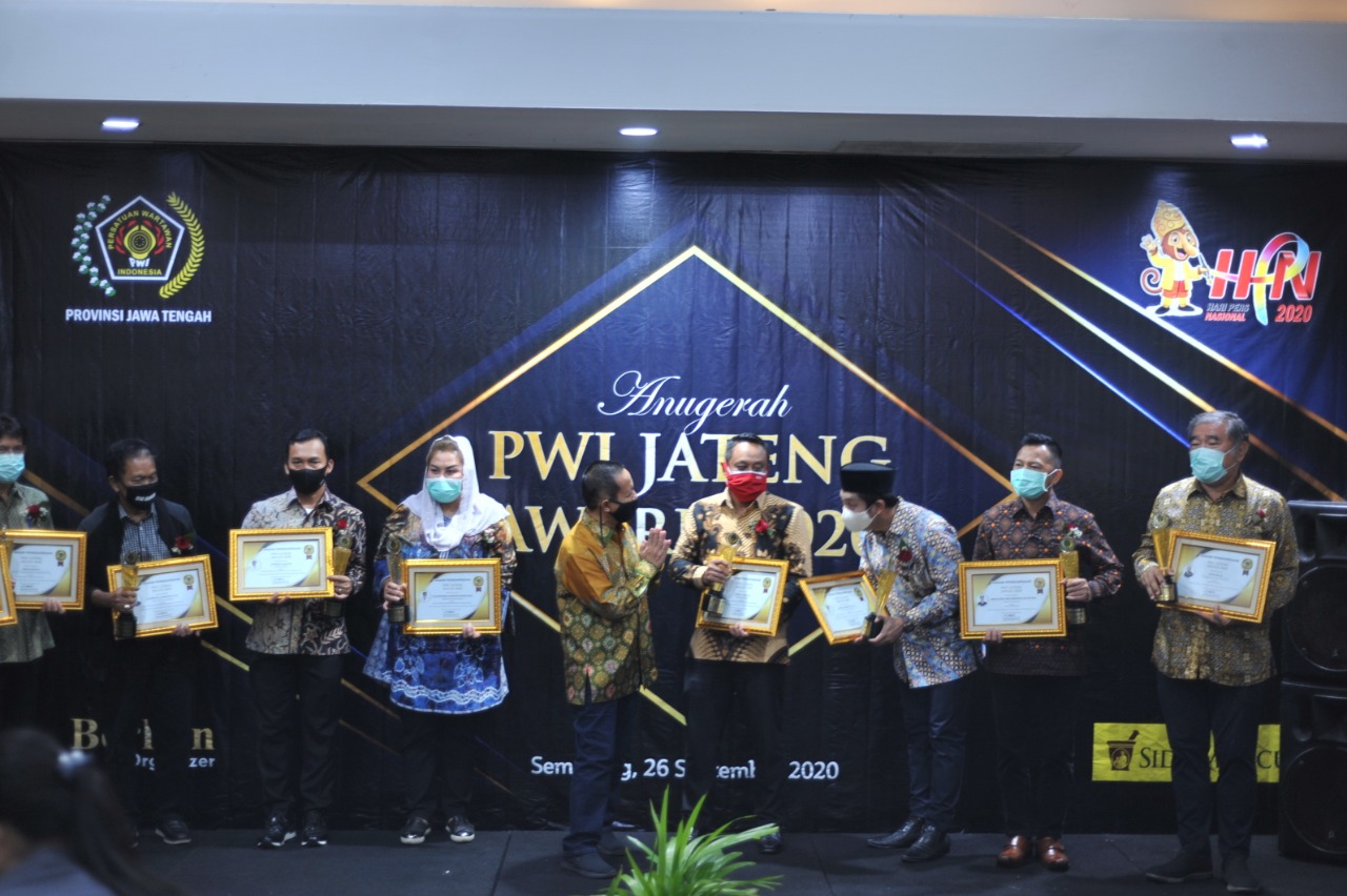 PWI Jawa Tengah memberikan penghargaan untuk 11 tokoh Jateng, Sabtu (26/9/2020)