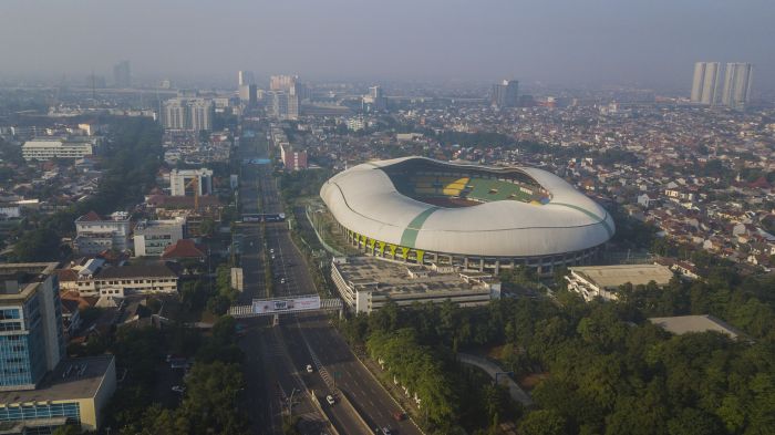 Foto udara susana kota Bekasi, Minggu (12/4). Gubernur Jabar Ridwal Kamil memutuskan PSBB di Bogor, Bekasi, dan Depok mulai 15 April. 