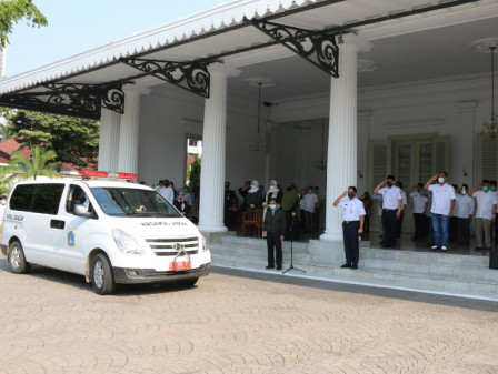 Upacara pelepasan jenazah Sekda Saefullah di Balai Kota Jakarta, Rabu (16/9).