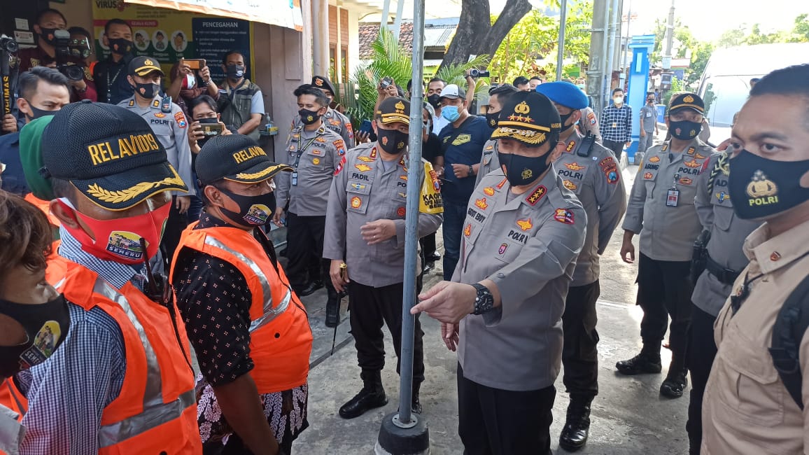 Wakapolri Komjen Gatot Eddy Pramono mengunjungiKampung Tangguh Semeru Wonorejo. 