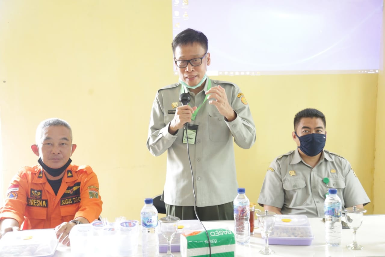 Kepala BPPSDMP, Kementerian Pertanian, Dedi Nursyamsi (tengah) dan Bupati Lampung Tengah Loekman Djoyosoemarto. 