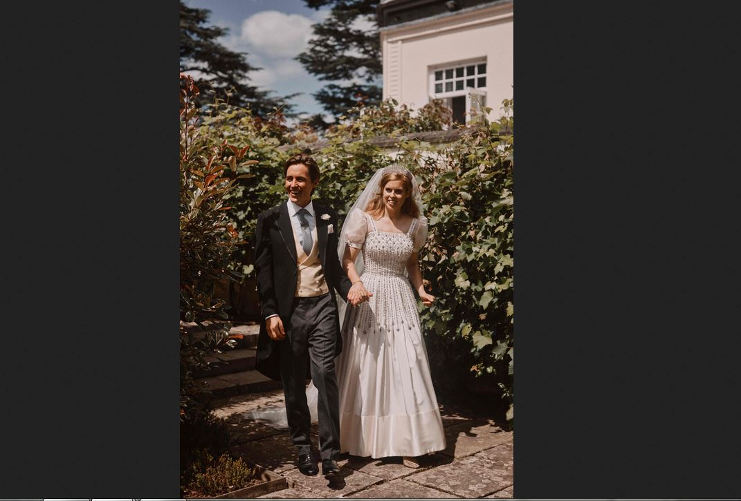 Putri Beatrice (kanan) dan suaminya Edoardo Mapelli Mozzi.