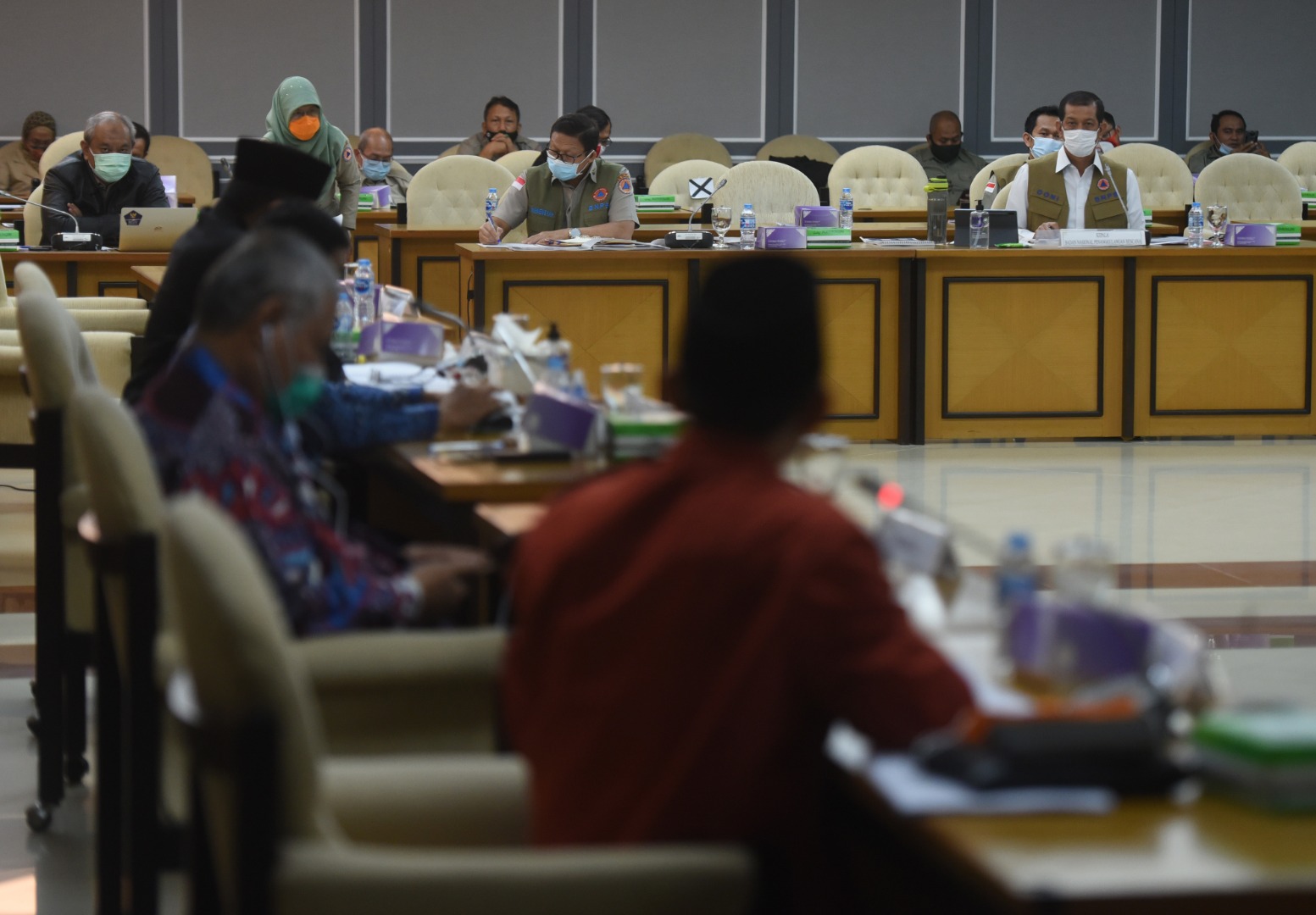 Rapat kerja dengan Komisi VIII DPR dengan Kepala Badan Nasional Penanggulangan Bencana (BNPB) Doni Monardo (kanan)