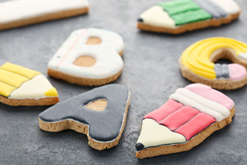 Rutin membacakan buku kepada anak-anak sedari dini akan berdampak positif pada perkembangannya. 