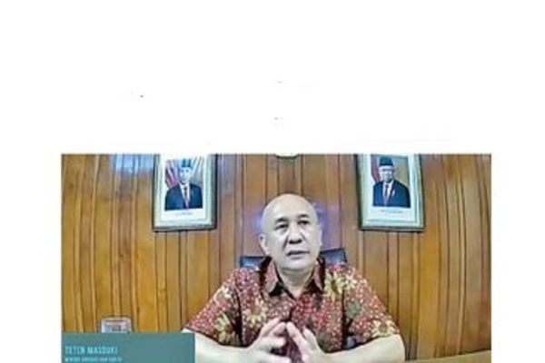Menteri Koperasi dan UKM Teten Masduki menyampaikan pemaparan di Jakarta, kemarin.