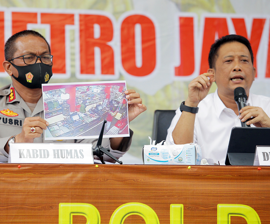 Direskrimum Polda Metro Jaya Kombes Tubagus Ade Hidayat (kanan) di Polda Metro Jaya, Jakarta, Sabtu (25/7/2020).
