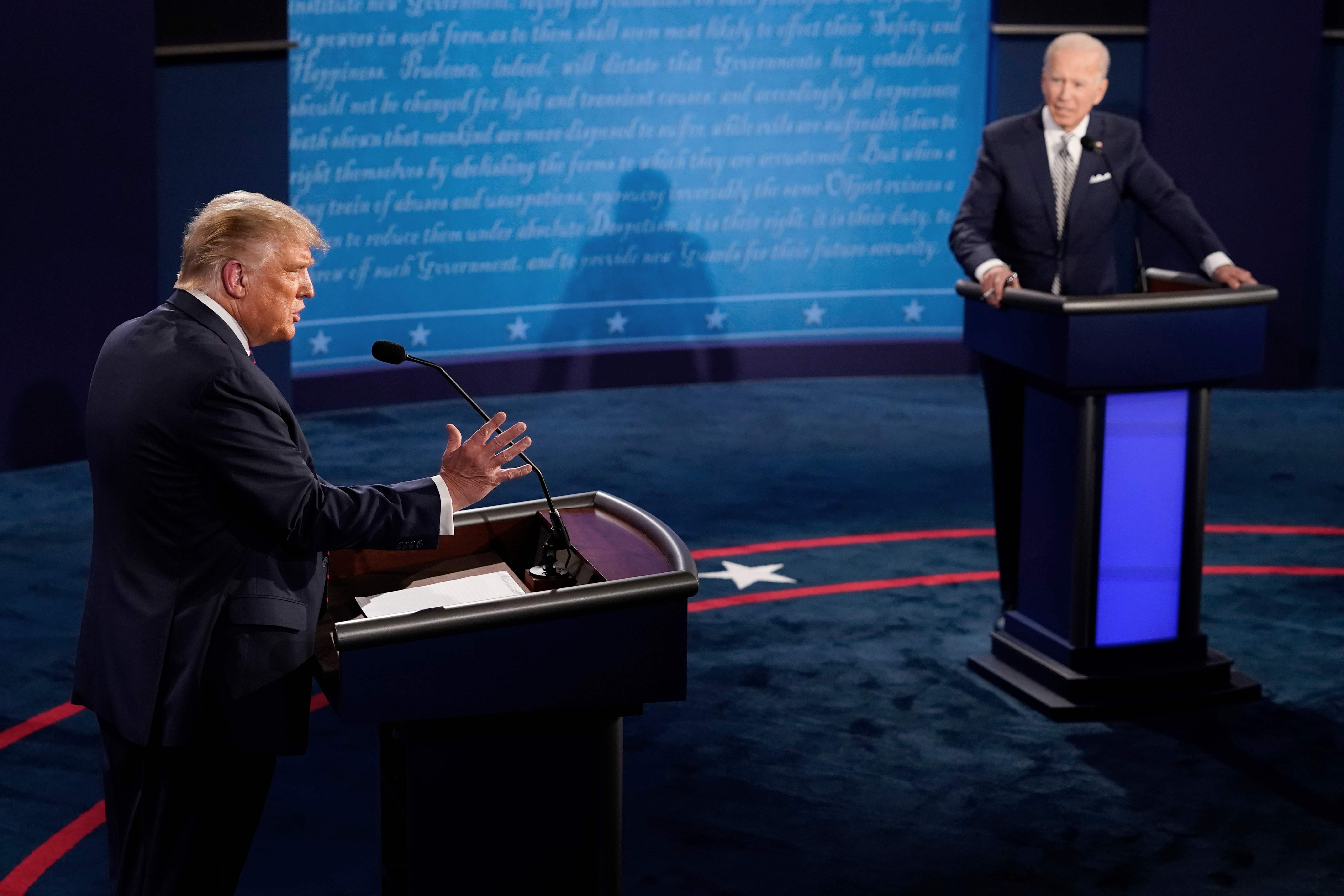 Debat pertama Pillpres AS antara Donald Trump (kiri) dan Joe Biden di Cleveland, Ohio, AS.