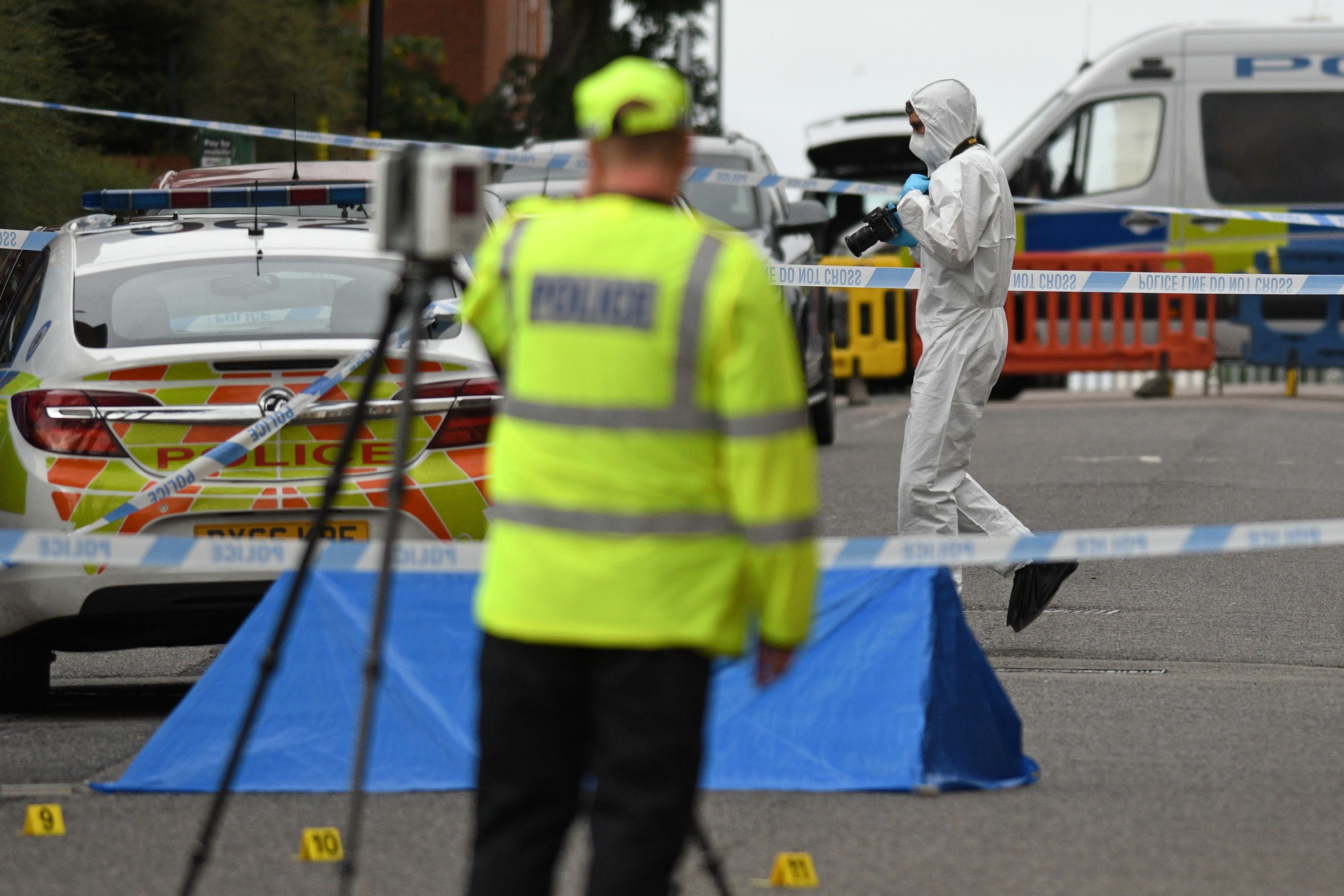 Polisi Inggris melakukan olah TKP insiden penikaman di Birmingham