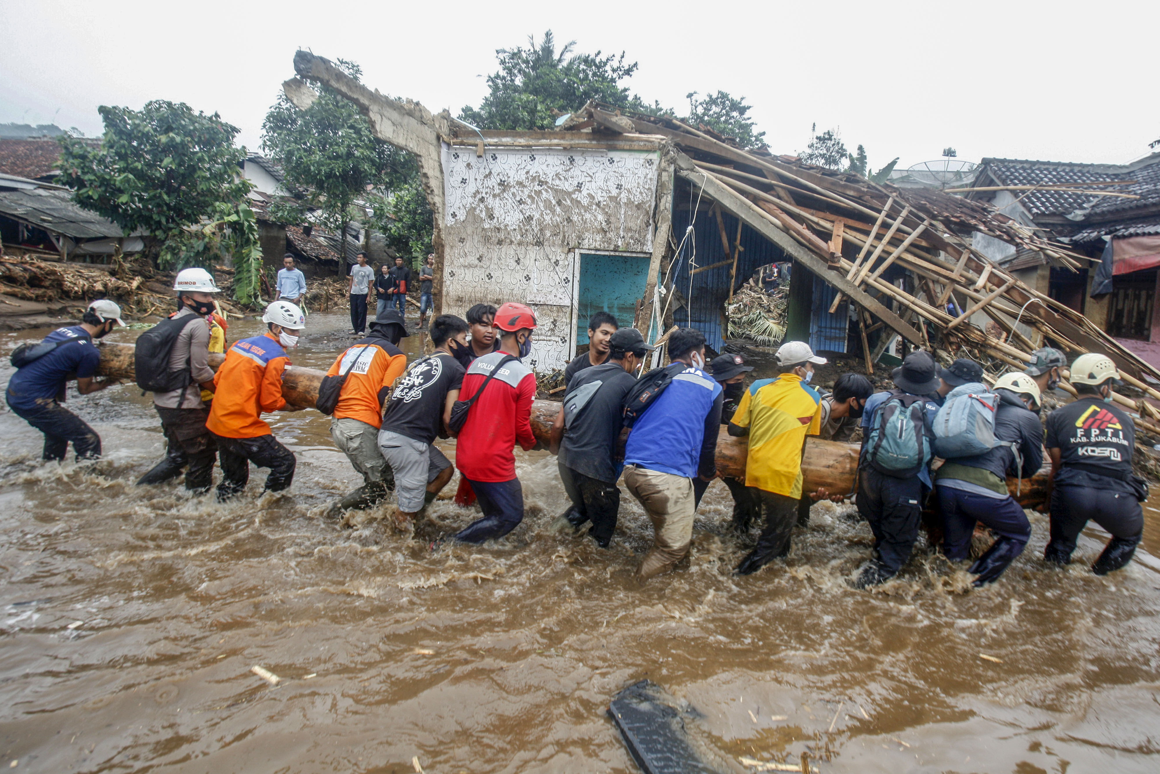 Dampak banjir bandang di Sukabumi, Jawa Barat, Selasa (22/9).