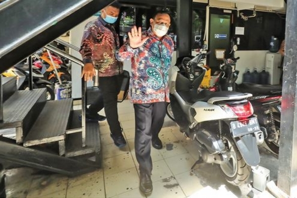 Ketua KPK Firli Bahuri seusai mengikuti sidang lanjutan terkait dengan dugaan pelanggaran kode etik di Gedung KPK C1, Jakarta, kemarin.