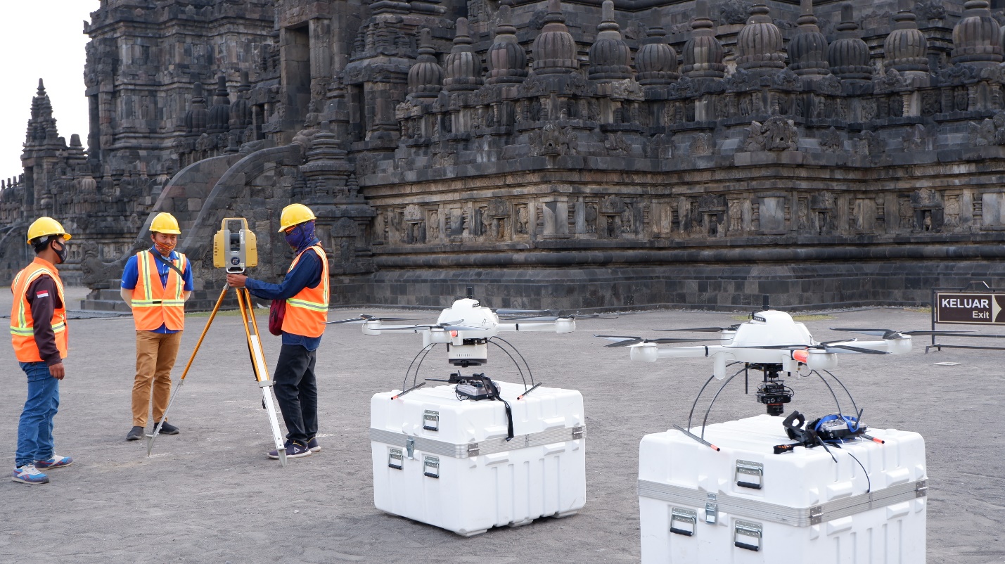  Microdrone dan peralatan pemetaan prambanan: Program Studi Sarjana Terapan Teknologi Survei dan Pemetaan Dasar (TSPD) Sekolah Vokasi UGM