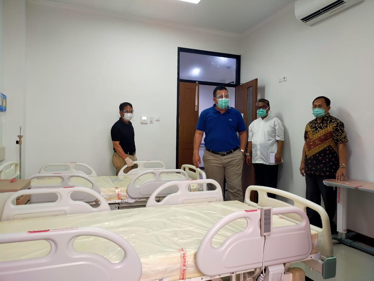 Wali Kota Tasikmalaya, Budi Budiman meninjau gedung rawat Mitra Batik di RSUD dr Soekardjo yang dijadikan ruang perwatan Covid-19.