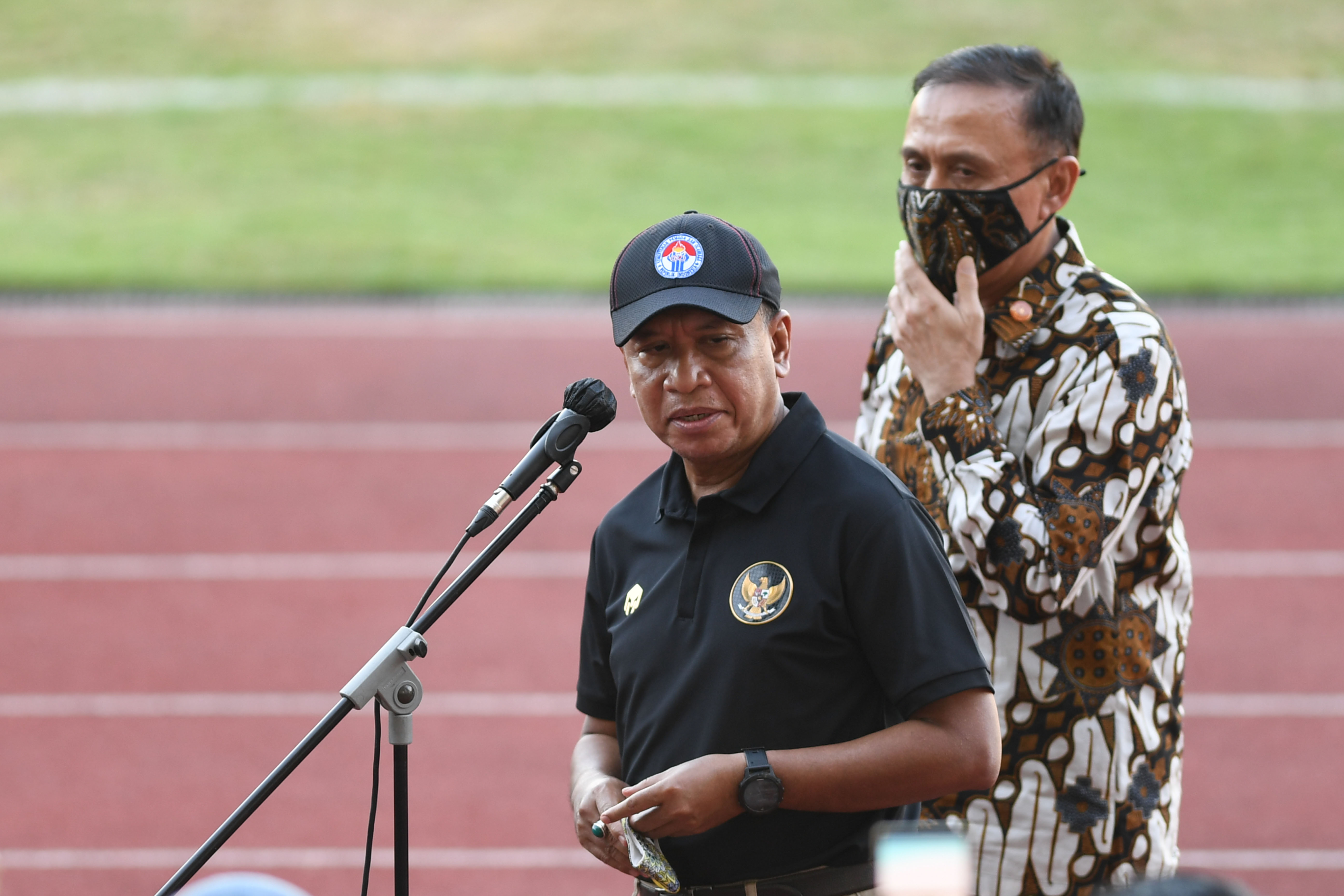 Menpora Zainuddin Amali (kanan) saat meninjau latihan Timnas U-19 di Stadion Madya, Kompleks Gelora Bung Karno Senayan, Agustus lalu.