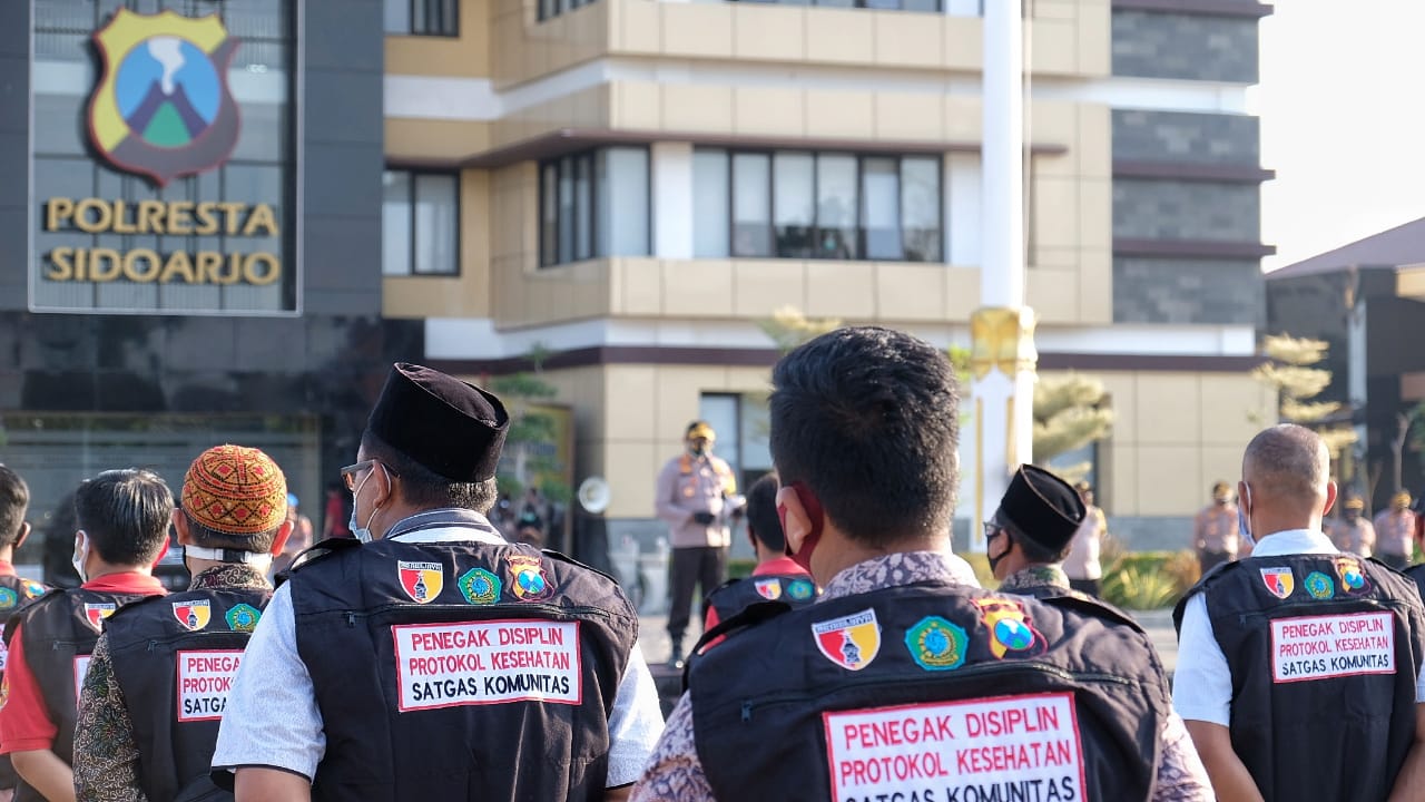 Polresta Sidoarjo gandeng komunitas untuk tegakkan disiplin prokes. 