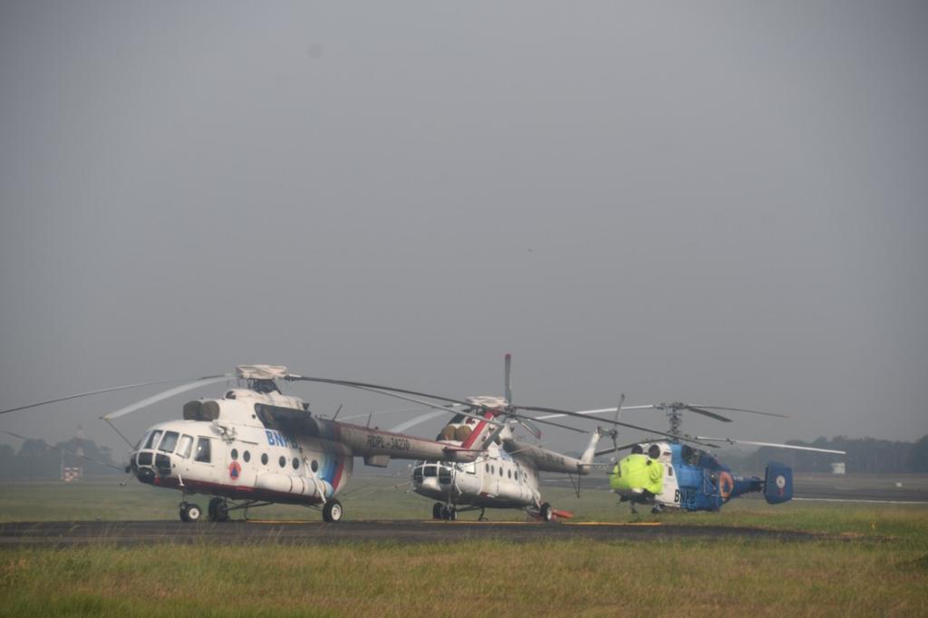 Tiga helikopter disiagakan untuk mengatasi karhutla di Sumatra Selatan. Hal sama juga dilakukan BPBD Kalimantan Selatan untuk cegah karhutla