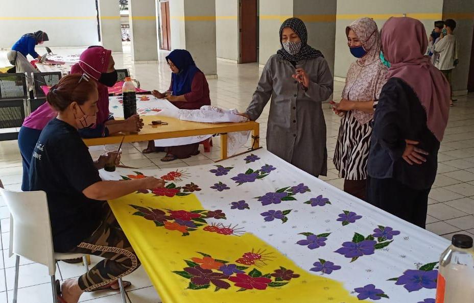 Di Tengah Pandemi, Warga Rusunawa Tambora Produksi Batik Betawi