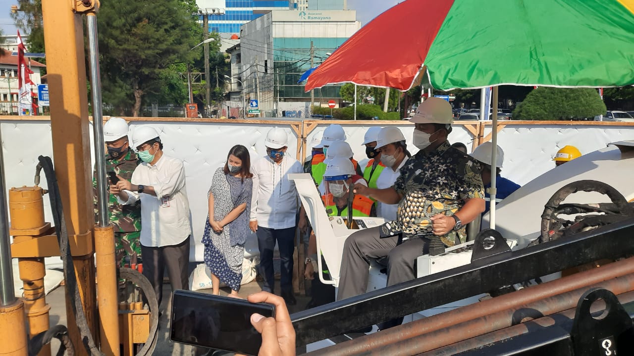 Moratelindo mulai proyek pelayanan publik saluran kabel serat optik di Semarang.