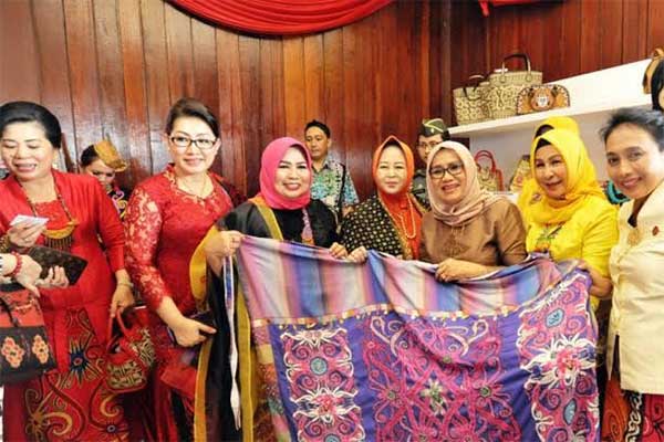 Momen Dekranas dalam sebuah kegiatan