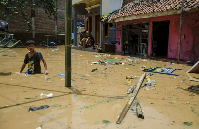 Banjir di Kabupaten Sumedang, Jumat (28/2/2020). Bencana hidrometeorologi masih mendominasi bencana hingga Februari 2020.  