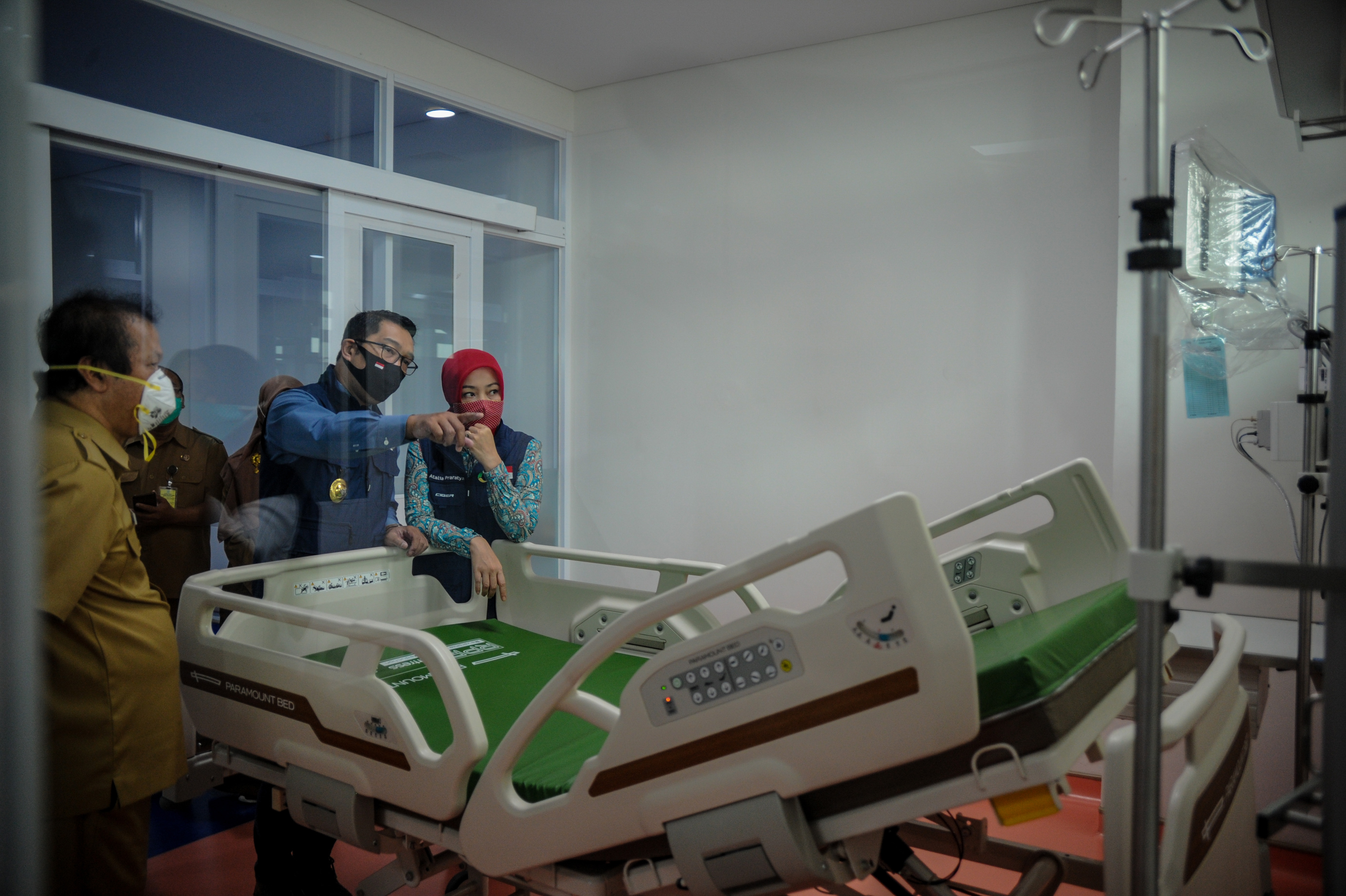 Gubernur Jabar Ridwan Kamil saat meninjau ruang perawatan di RSKIA Bandung