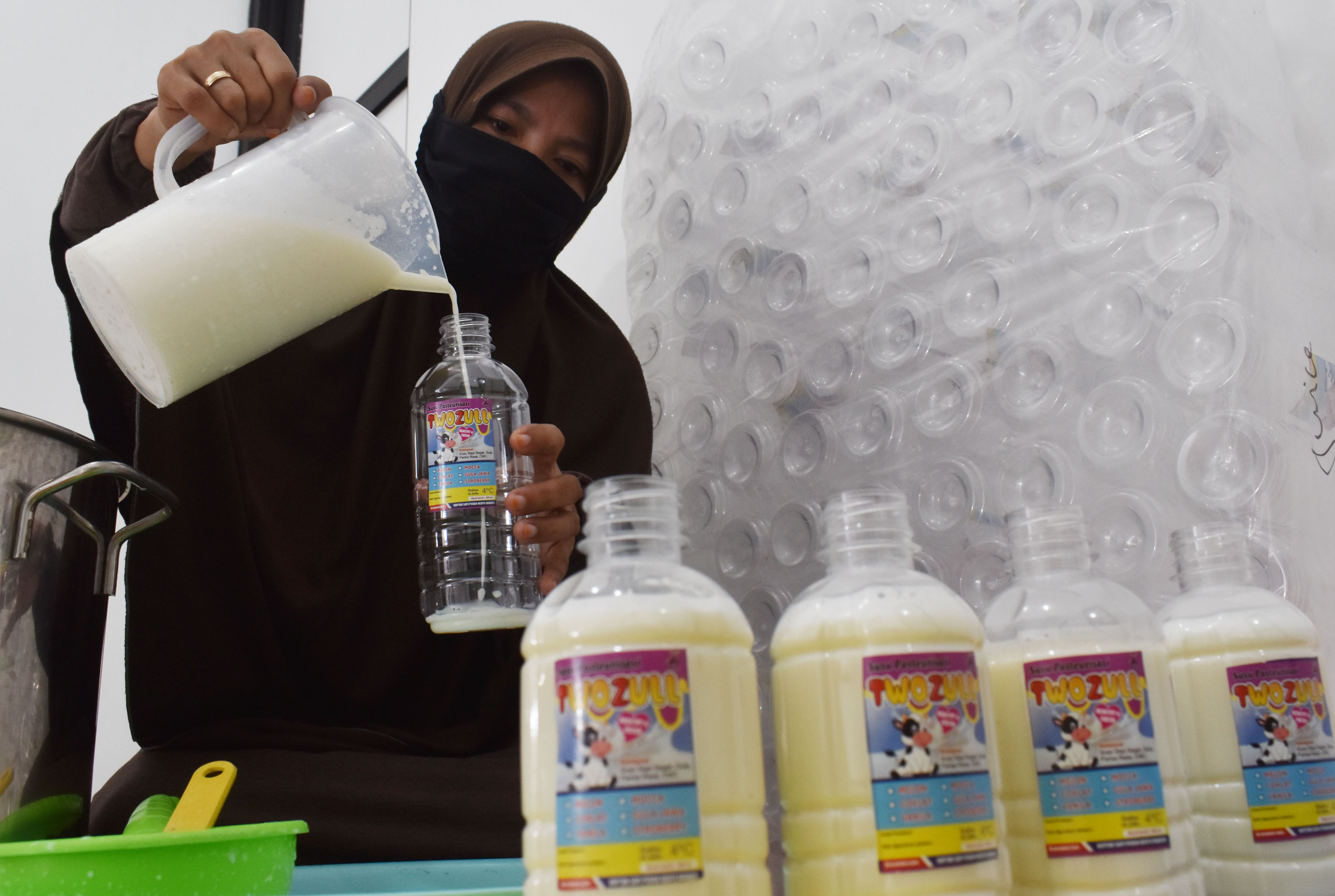  Inovasi itu alat pemerah susu otomatis membantu meningkatkan produktivitas peternak sapi perah.