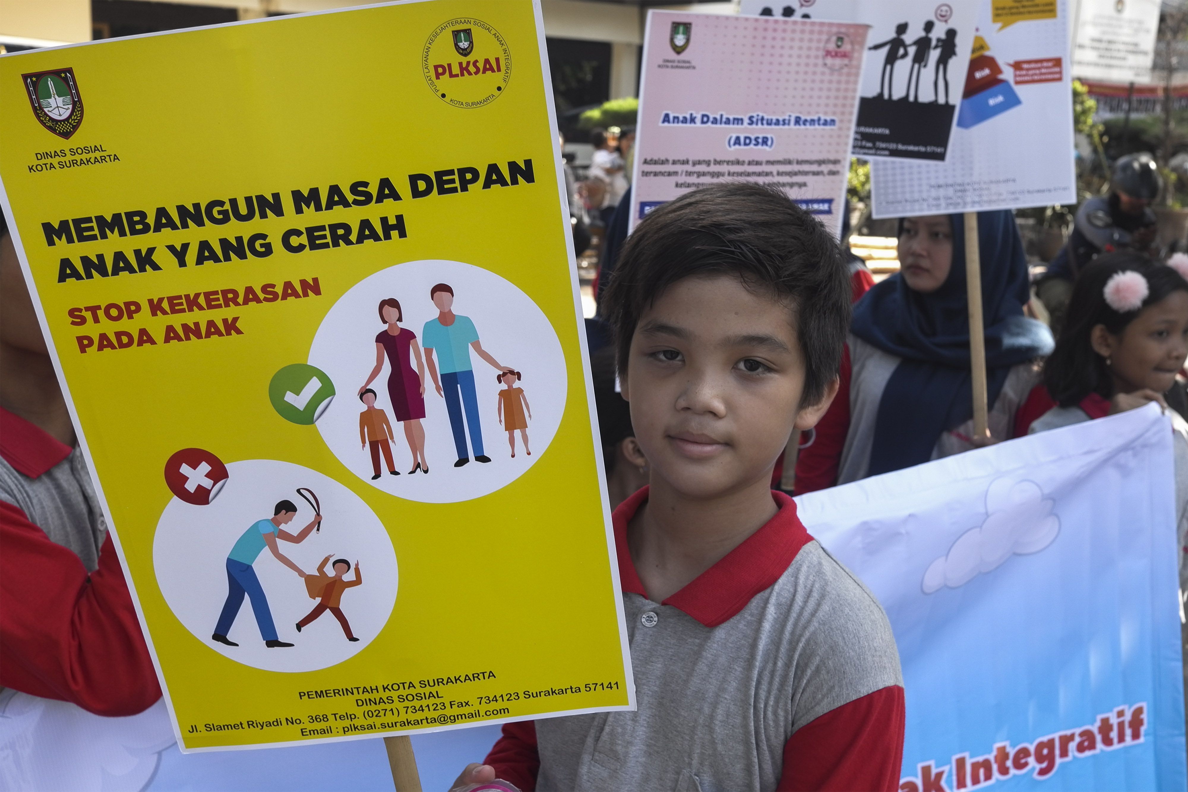 POSTER ANTI KEKERASAN ANAK 