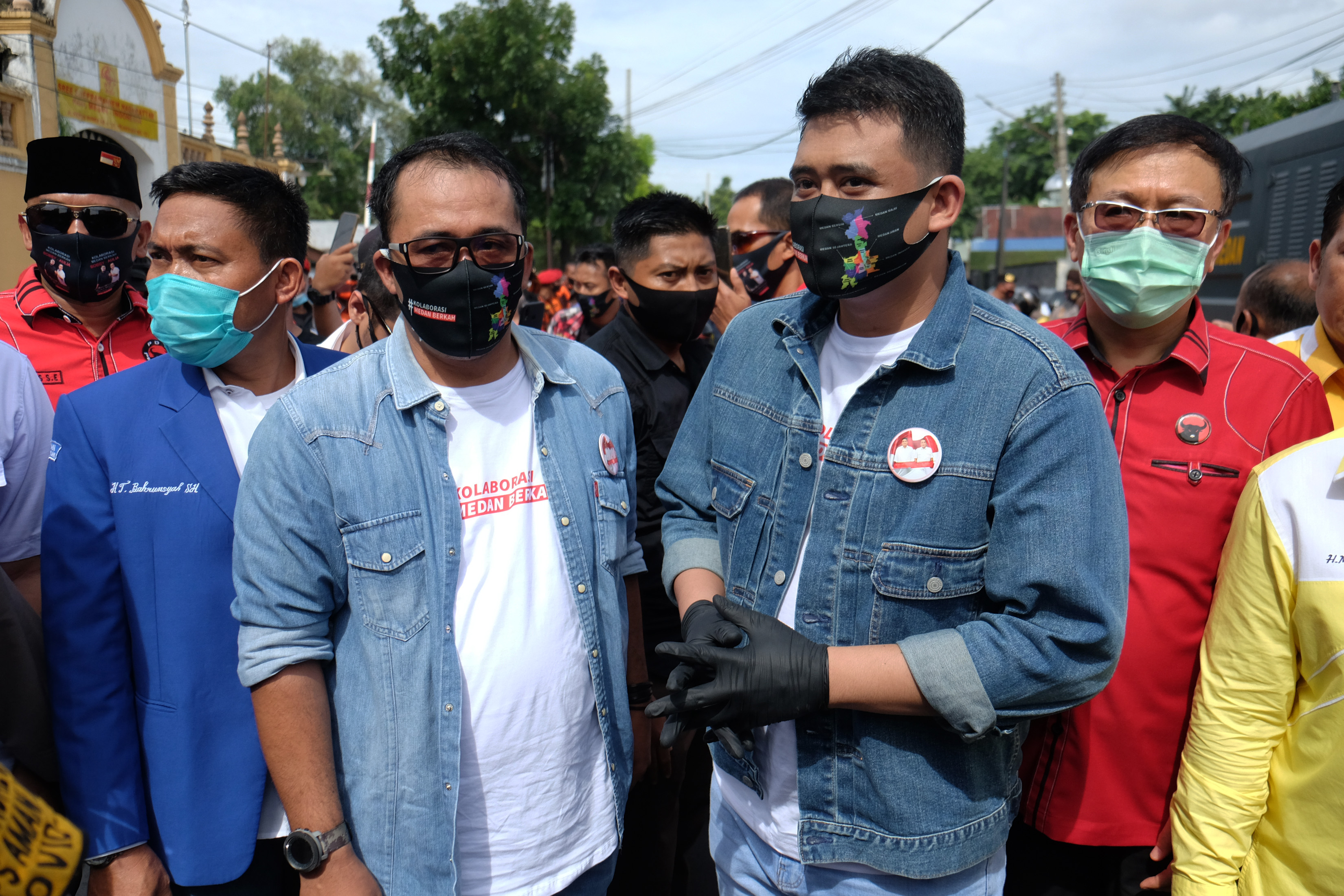 Bobby Nasution (kedua dari kanan) 