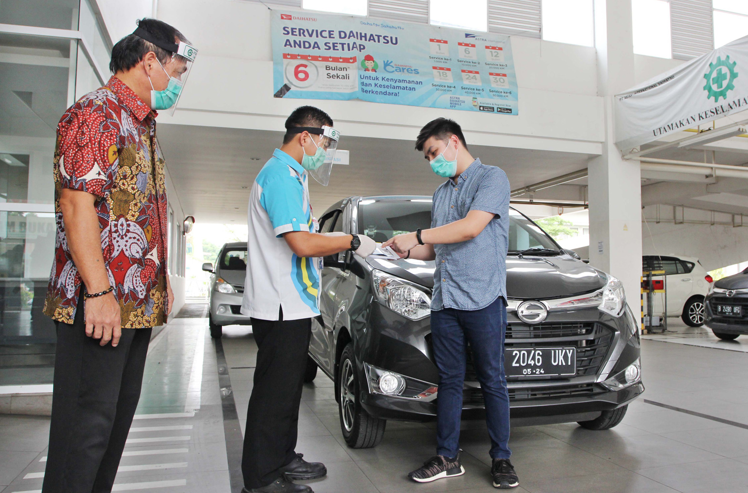 Pelanggan yang telah menyervis kendaraannya