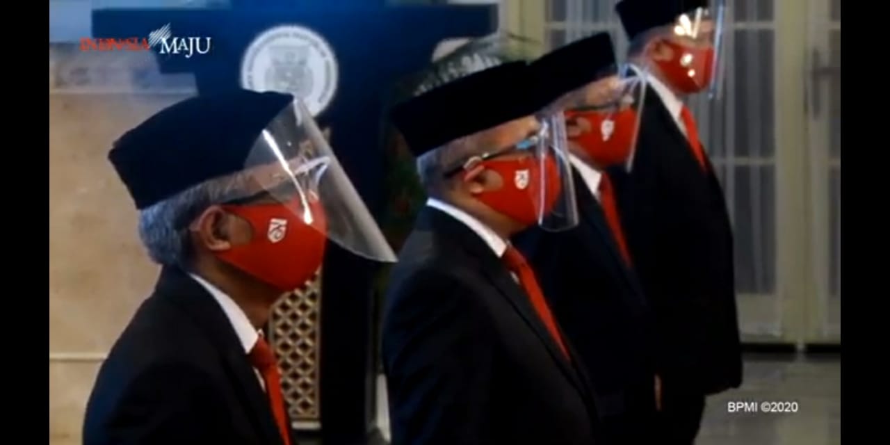 Suryopratomo (kedua dari kiri) saat dilantik sebagai duta besar luar biasa dan berkuasa penuh untuk Singapura oleh Presiden Joko Widodo.