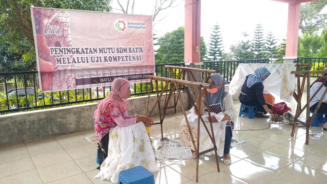 Sertifikasi pambatik untuk menjaga kualitas batik di Malang Raya, Jawa Timur.