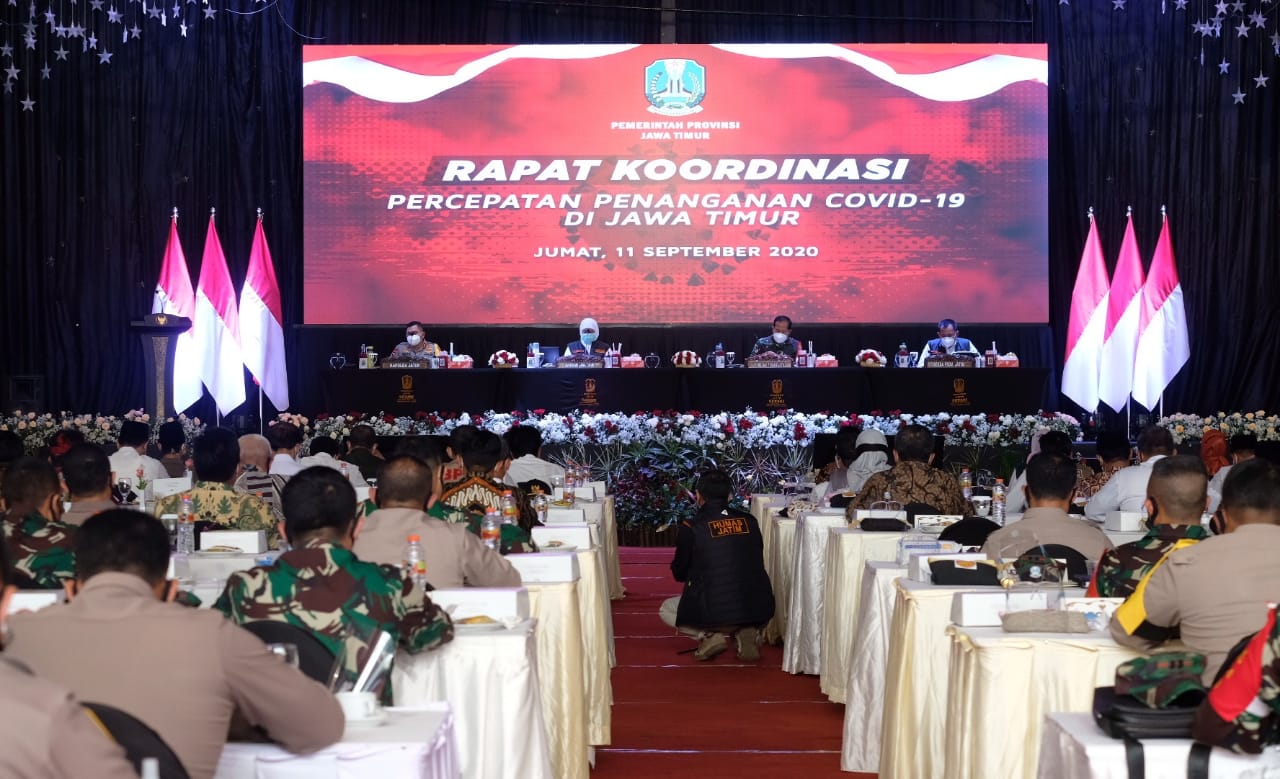 Rapat Koordinasi Percepatan Penanganan Covid-19 di Jawa Timur. 