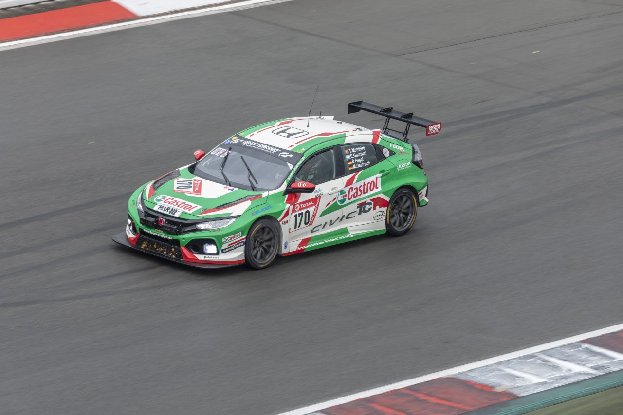 Honda lewat tim Castrol Honda Racing berhasil mempertahankan gelar juaranya pada kelas TCR di ajang balap Nürburgring 24 Hours.
