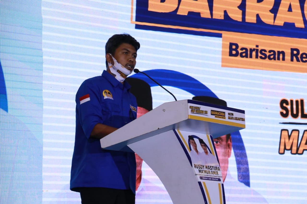 Tokoh pemuda Mahamuddin saat menyampaikan pidato di Palu, Sulteng.