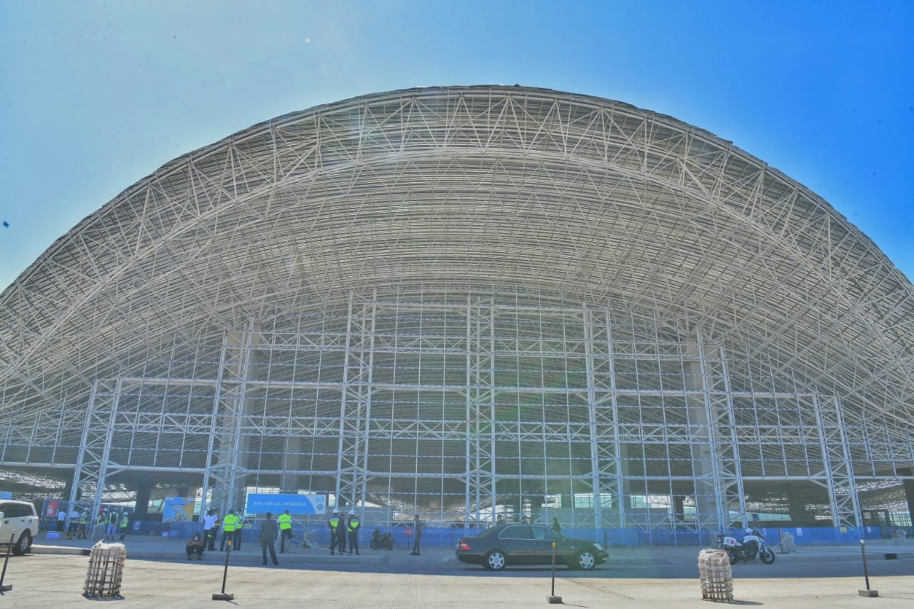 Pembangunan terminal baru Bandara Internasional Sultan Hasanuddin rampung Oktober 2021 dan sudah bisa beroperasi secara penuh.