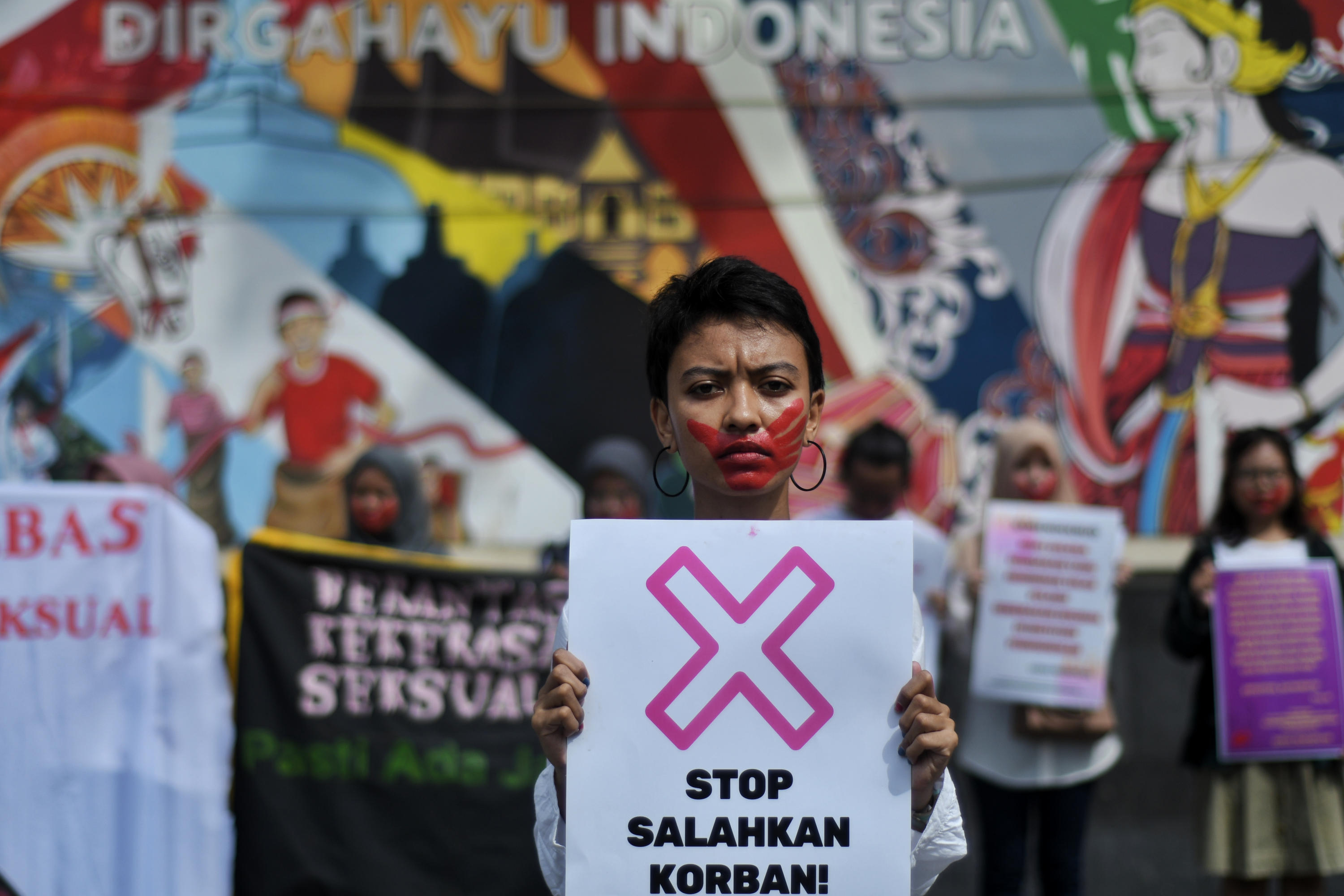 Aksi simbolik melawan kekerasan seksual di depan Kemendikbud beberapa waktu lalu.