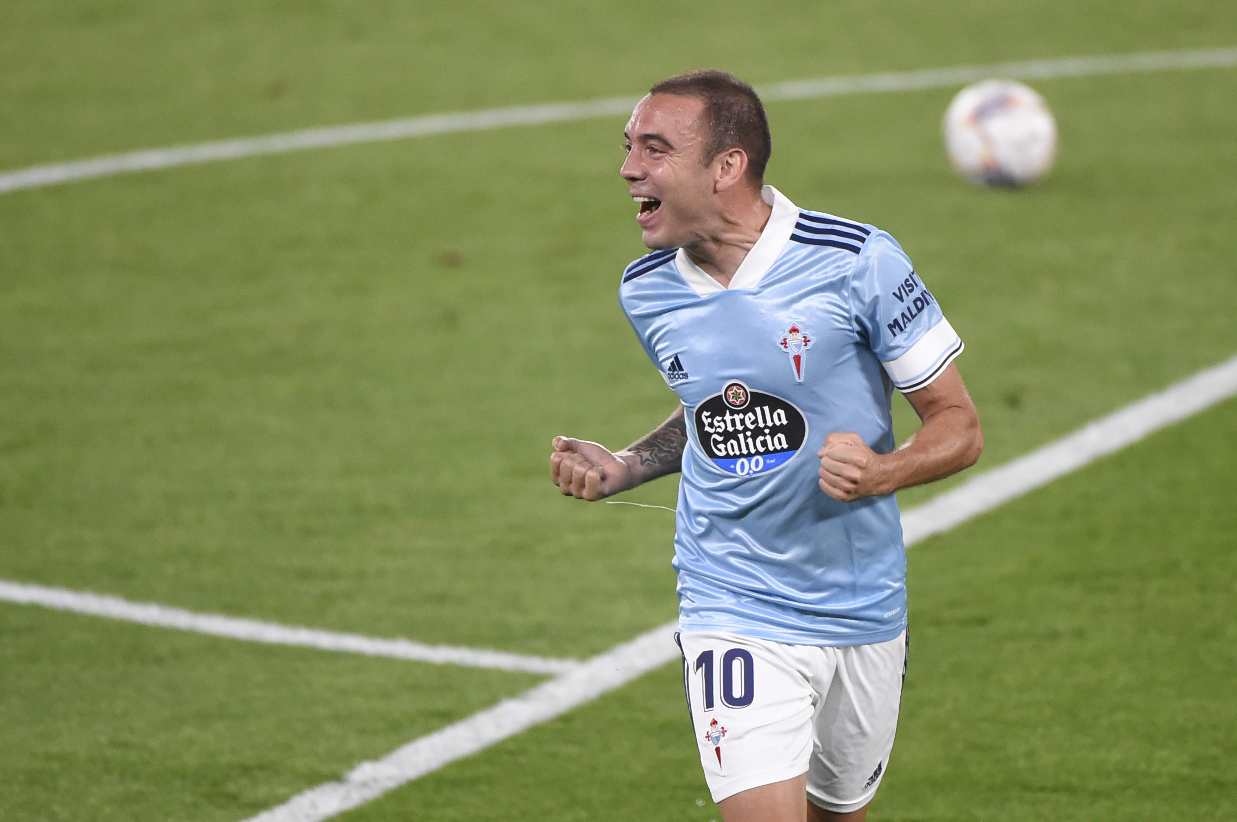 Iago Aspas mencetak dua gol untuk membawa Celta Vigo menag 2-1 atas Valencia dalam laga La Liga, Minggu (20/9).  