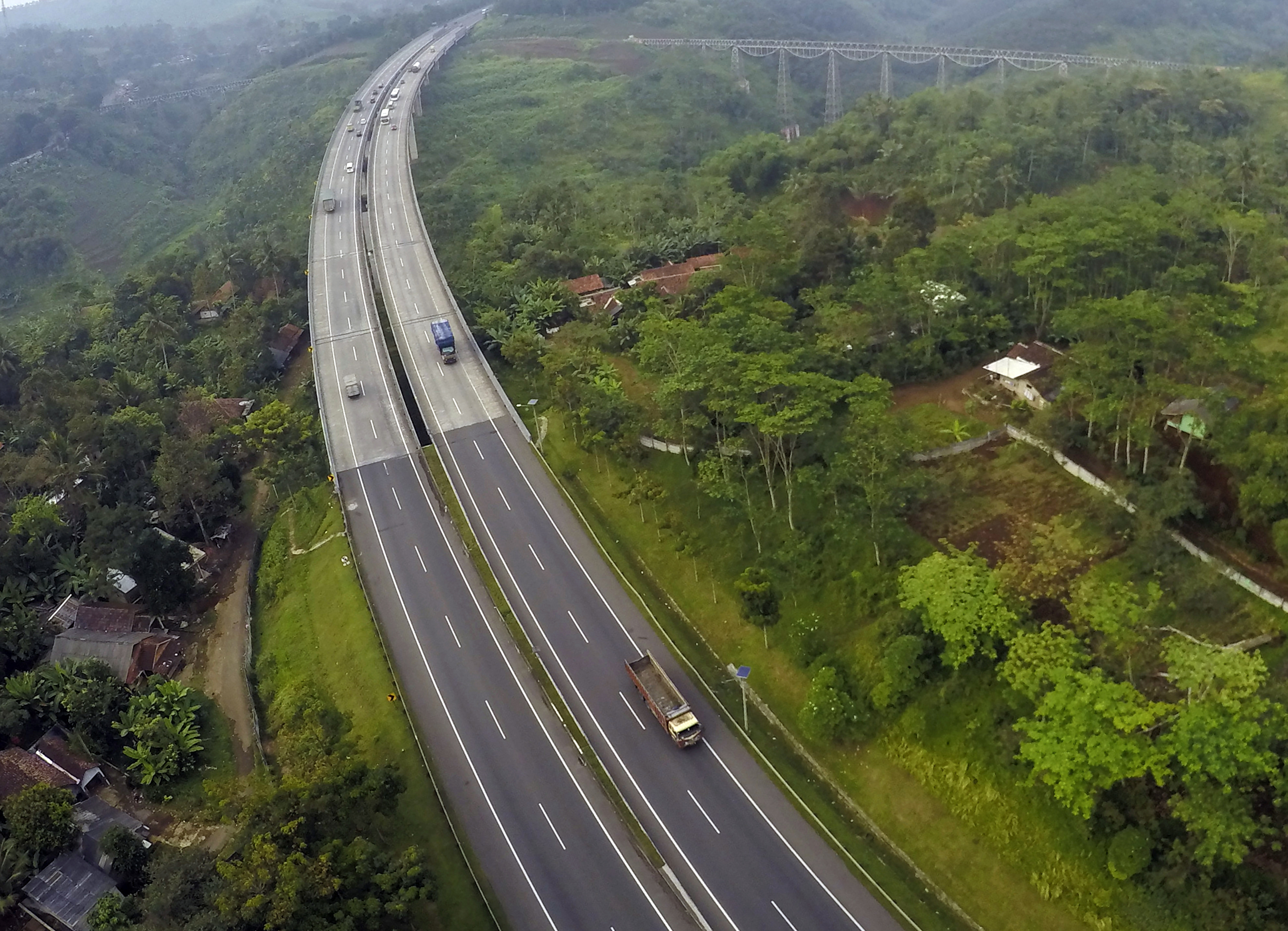 Foto udara ruas Tol Cipularang di Jawa Barat.
