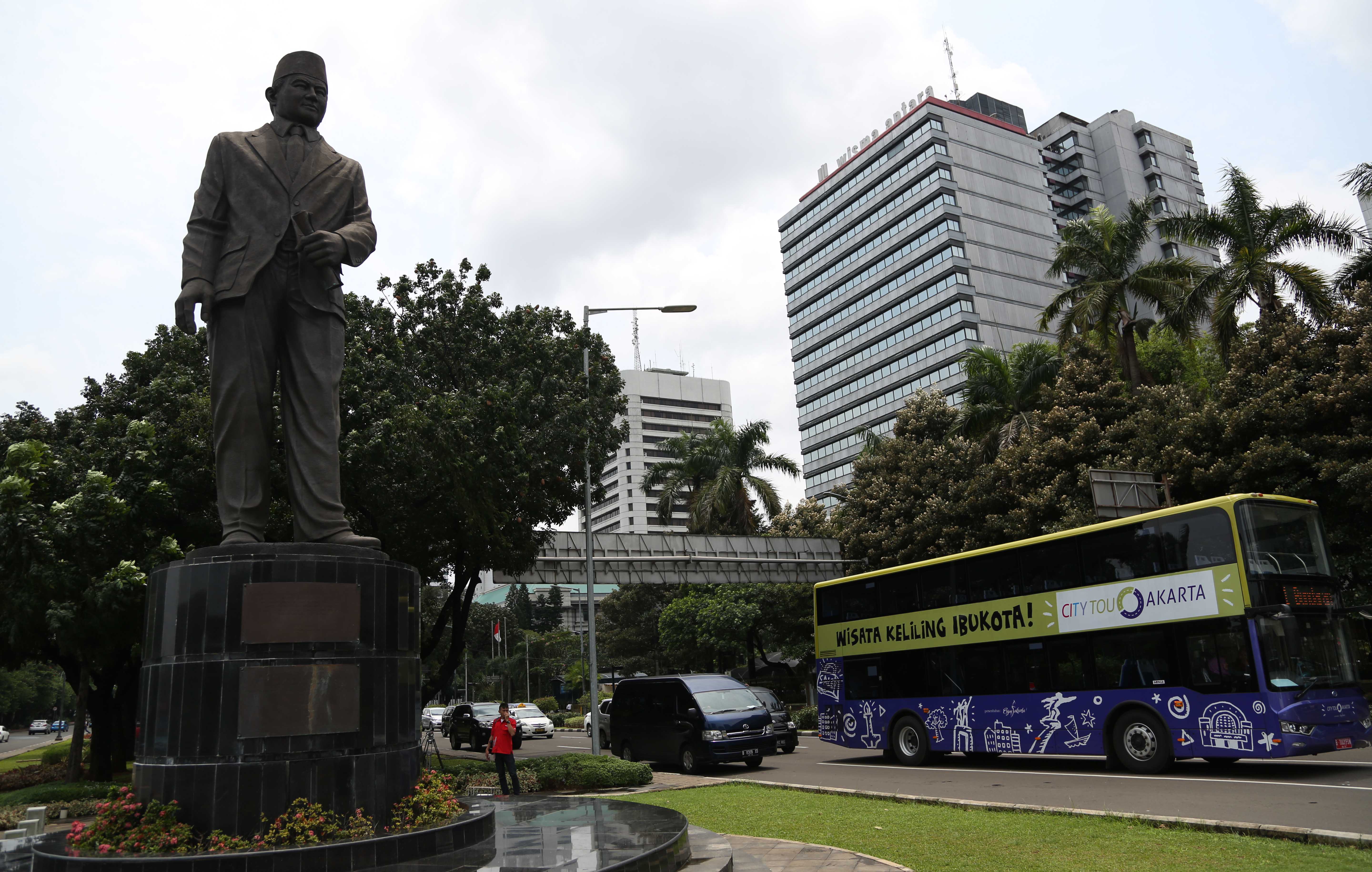 Patung Sudirman di Jalan Sudirman Jakarta