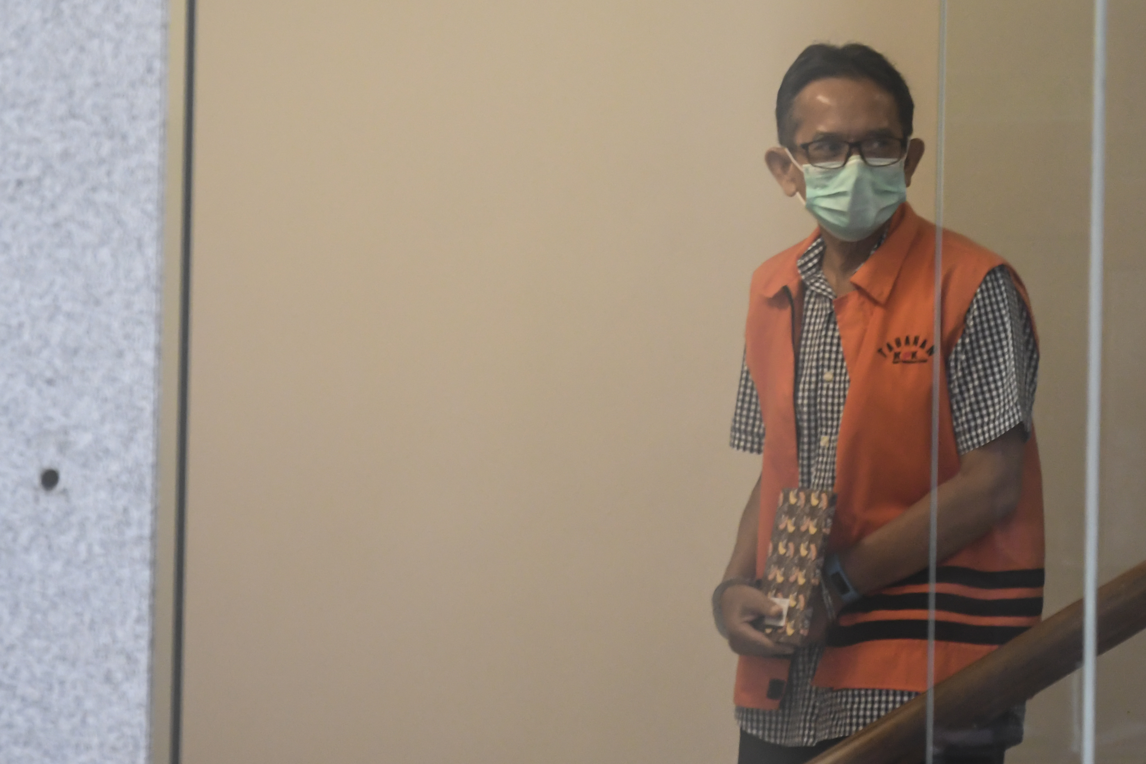 Tersangka kasus dugaan korupsi kegiatan penjualan dan pemasaran pesawat PT DI 2007-2017 Budi Santoso.